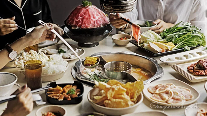 Chọn buffet lẩu nấm hay gọi món truyền thống?