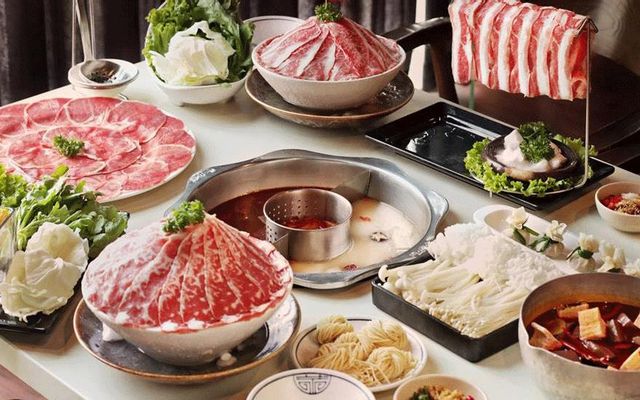 Chọn buffet lẩu nấm hay gọi món truyền thống?