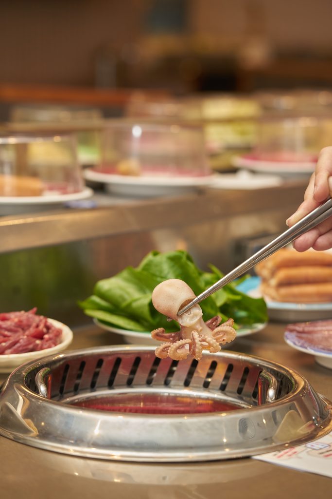 Mẹo ăn buffet băng chuyền "không ngấy" bạn nên biết